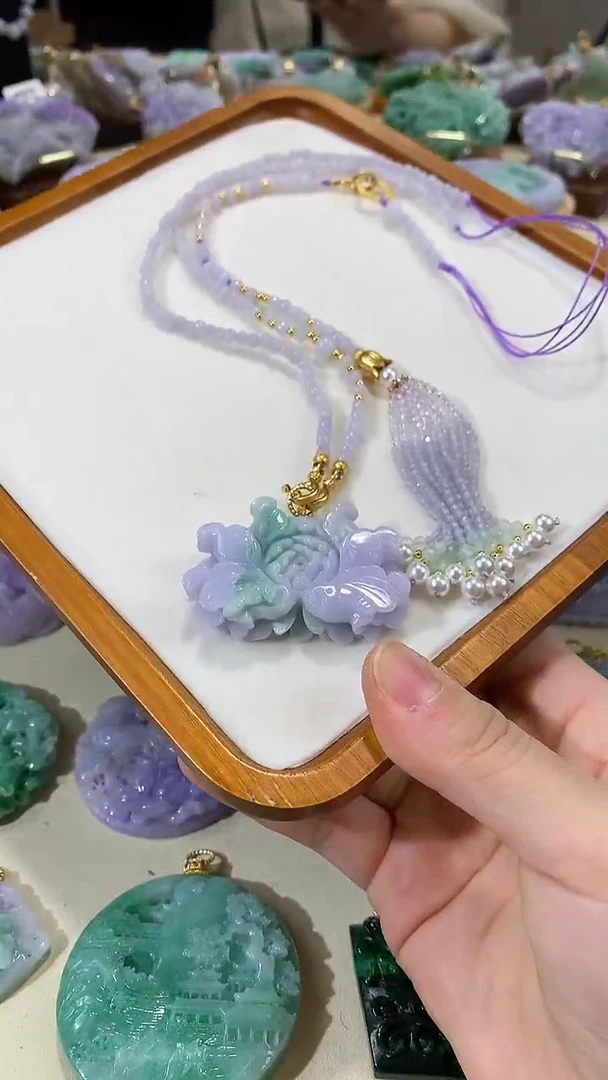 颈饰未镶嵌翡翠吊坠