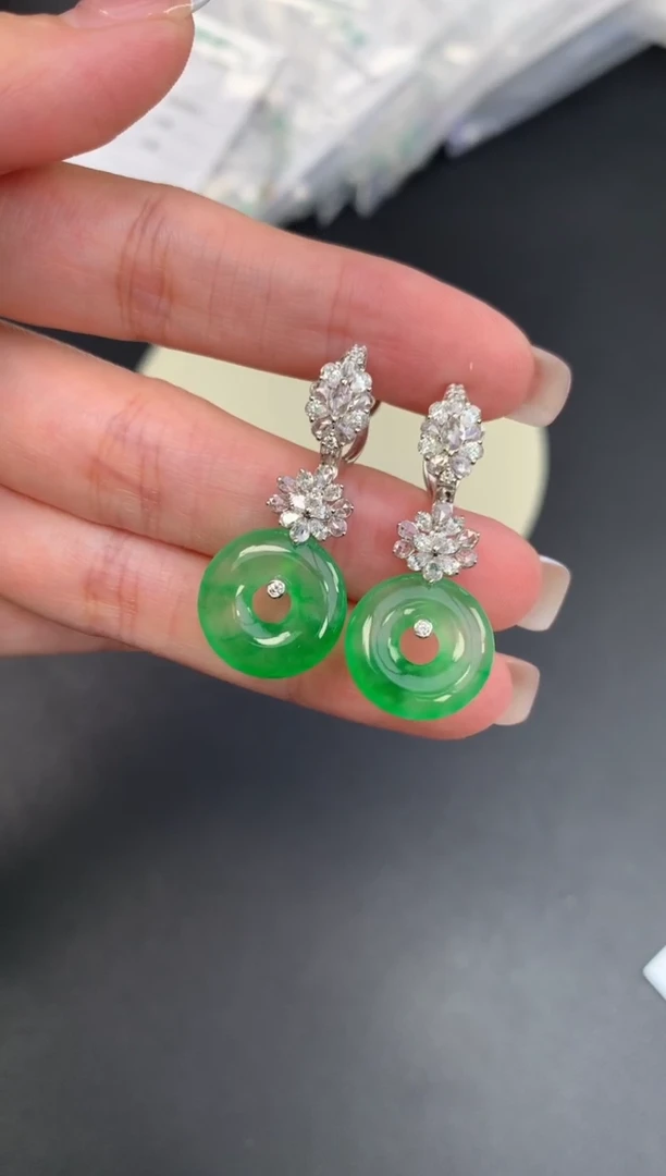 18K金镶嵌定制翡翠荷****玉48小时鉴赏期 退货不扣服务费