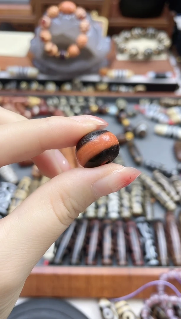 未镶嵌珠珠玛瑙/玉髓?****?金蟾老料药师手串-咿呀