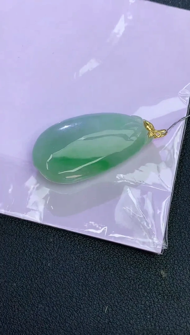 颈饰18K金镶嵌翡翠赠礼盒证书 麦麦
