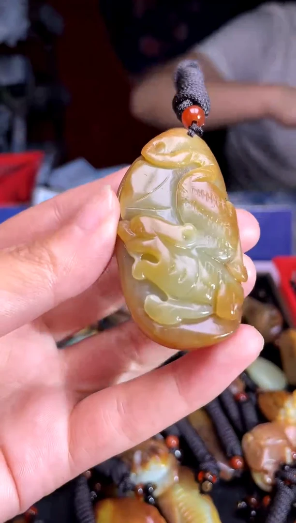 和田玉未镶嵌颈饰1