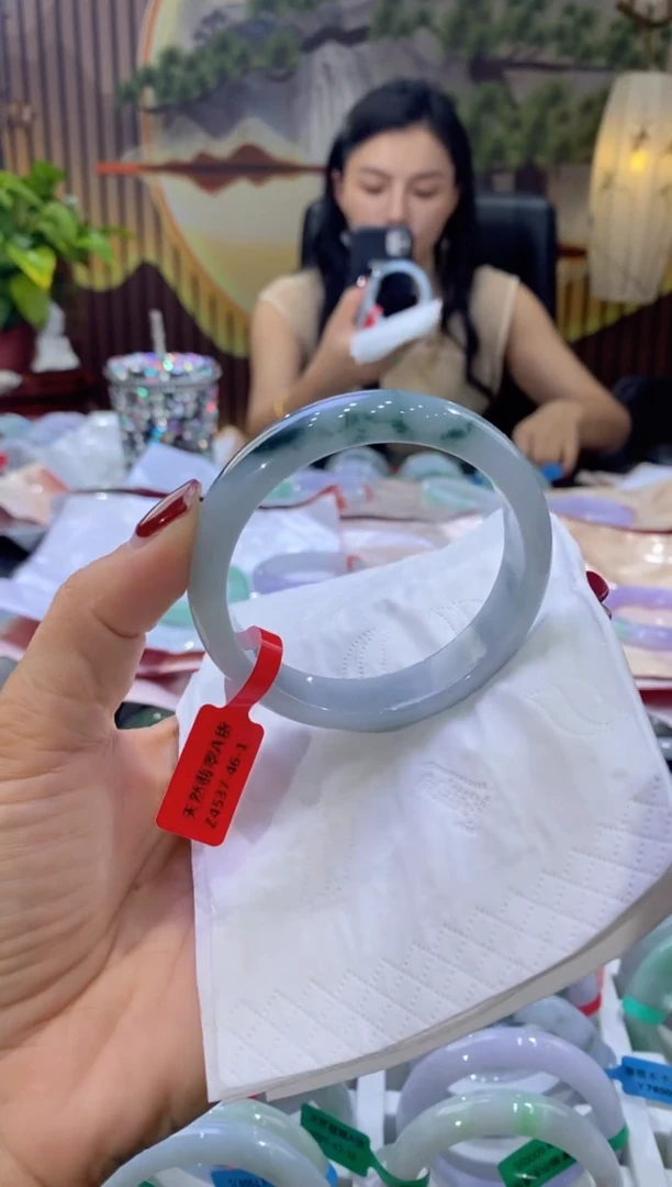 翡翠手镯未镶嵌多人04375