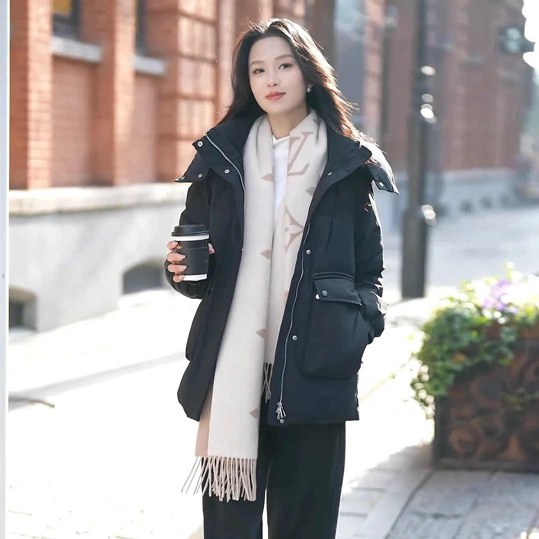2025年秋冬新款90绒羽绒服女可拆卸连帽保暖时尚加厚短款直播间