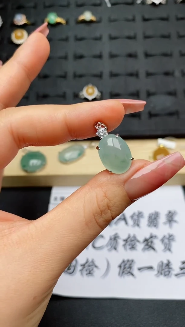 翡翠银S925镶嵌颈饰............
