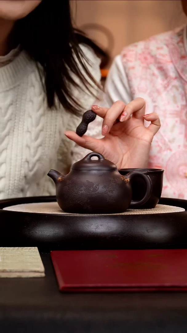 茶壶紫砂ZCP46 扁腹   黑墩头 230cc