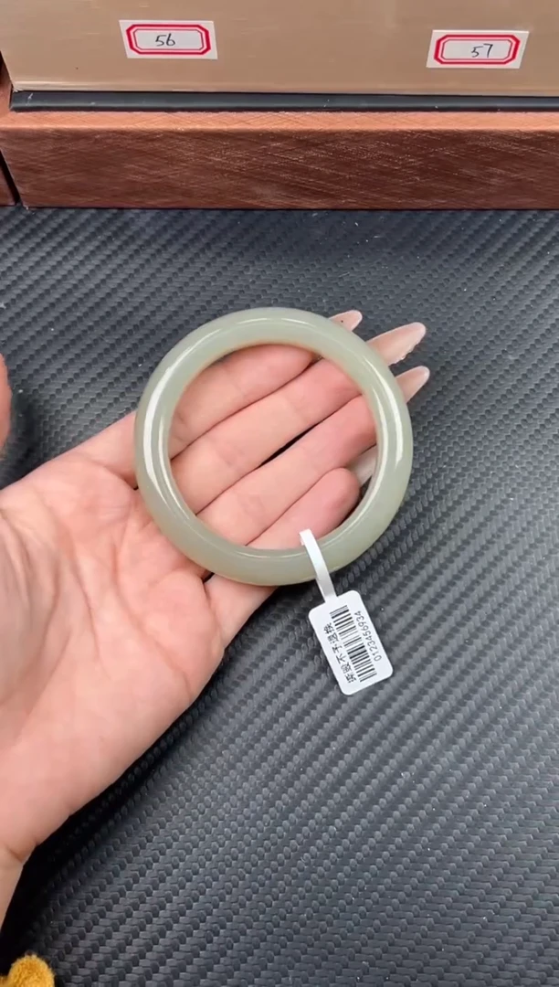 未镶嵌手镯和田玉且末近矿微色差56