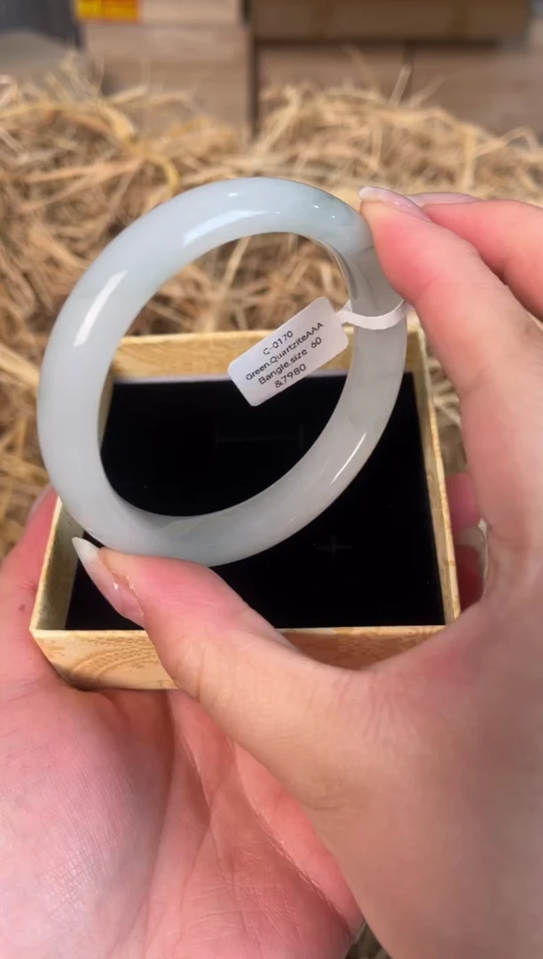 未镶嵌手镯石英质玉C-0170