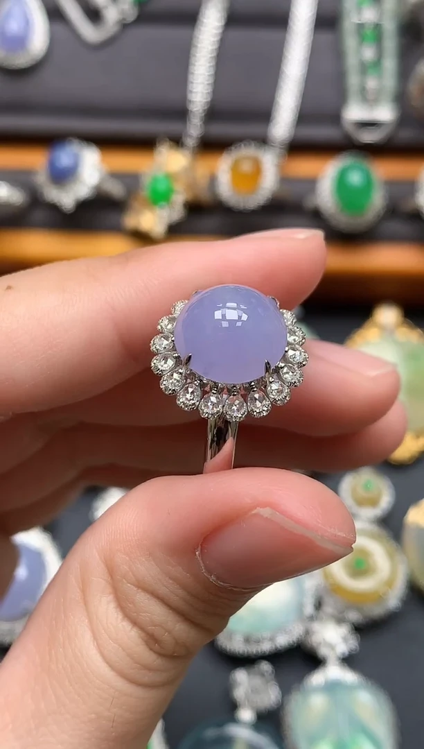 18K金镶嵌戒指翡翠戒指