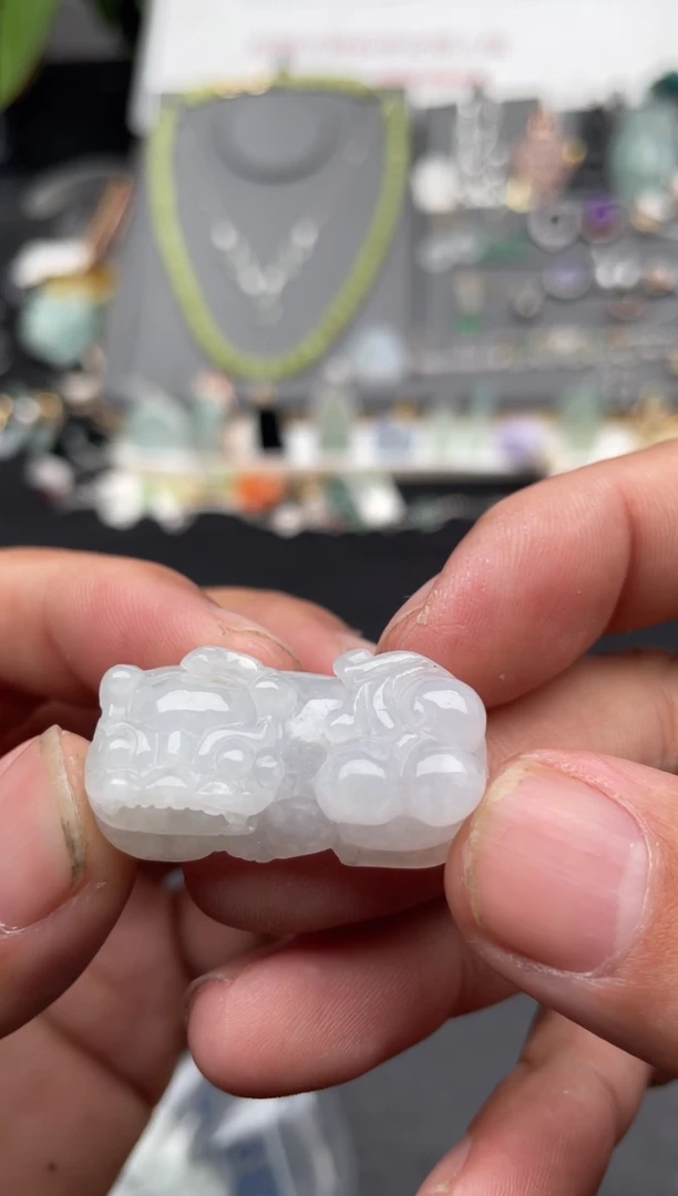 颈饰未镶嵌翡翠吊坠