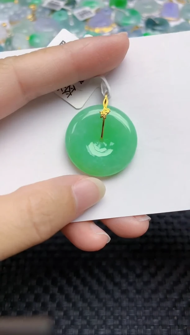 翡翠18K金镶嵌颈饰天然A货翡翠