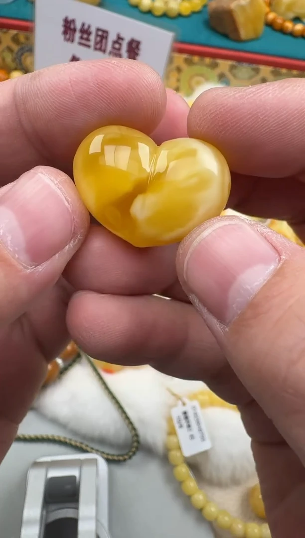 琥珀未镶嵌珠宝奇石爱心屁桃配饰HZ173
