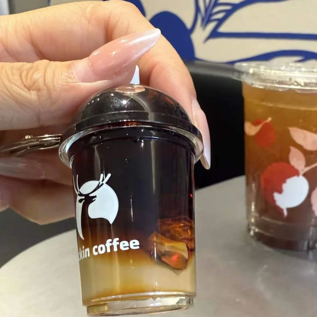 瑞幸×长安的荔枝联名转运小马包包挂件冰萃咖啡mini挂件杯钥匙扣