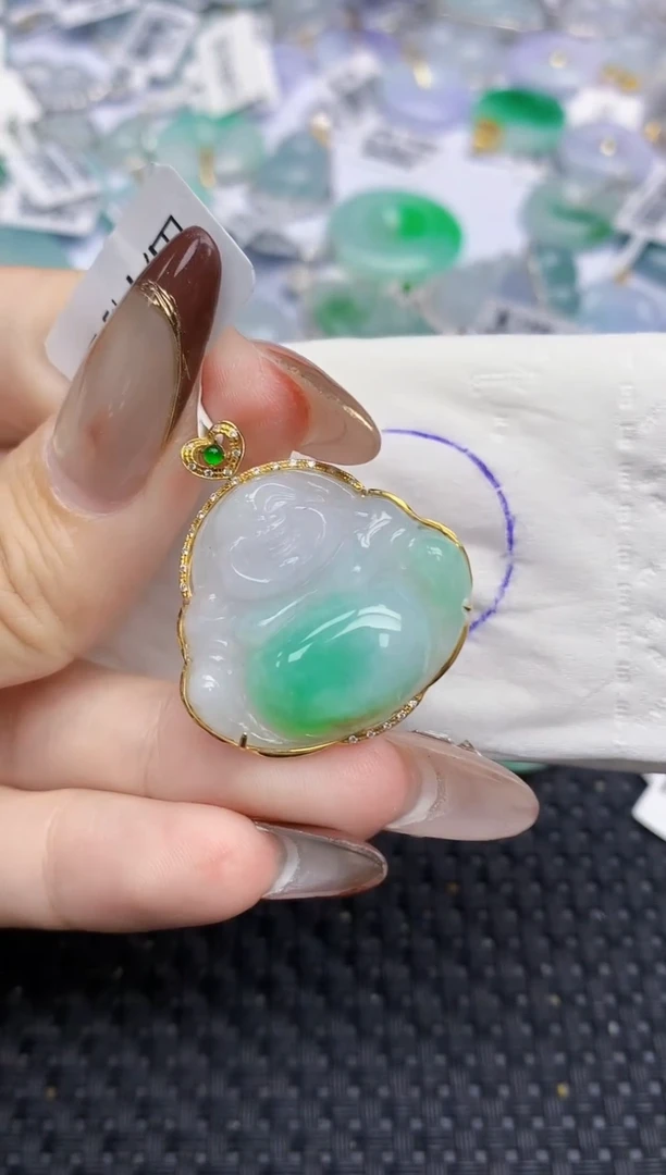 颈饰18K金镶嵌翡翠   天然翡翠A货  百元以上9米证书费自理