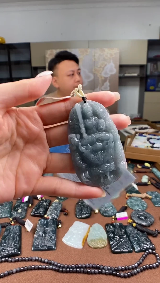 颈饰未镶嵌翡翠多样性发其一