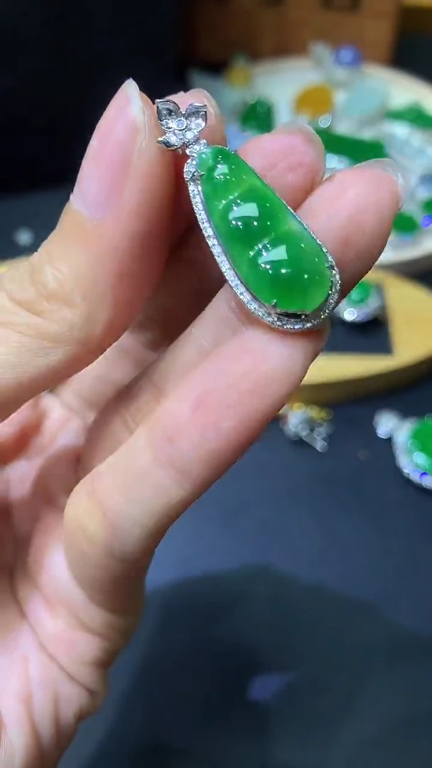 颈饰18K金镶嵌翡翠团购