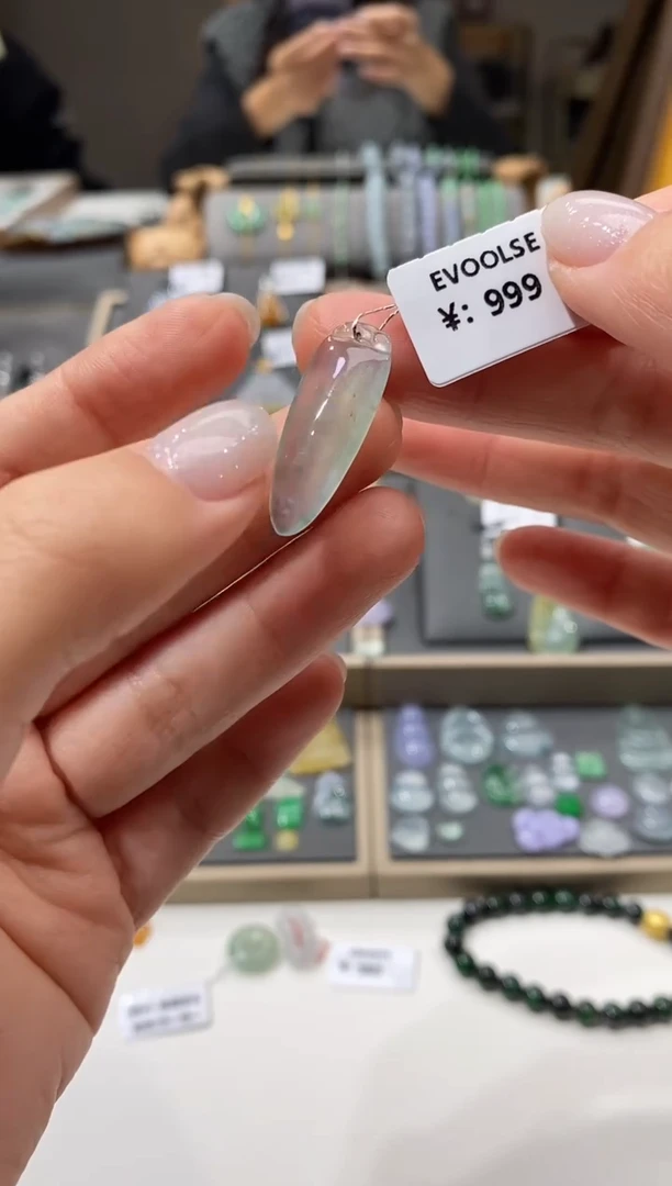 颈饰未镶嵌翡翠福瓜