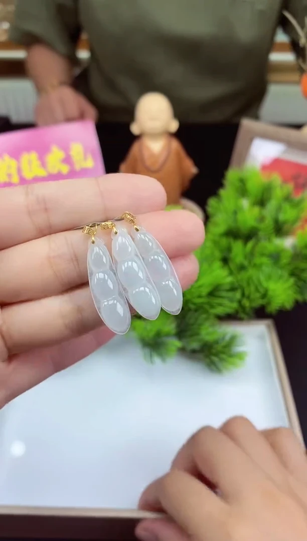 吊坠(不含链)18K金镶嵌翡翠豆子多样性发其一@@CMT