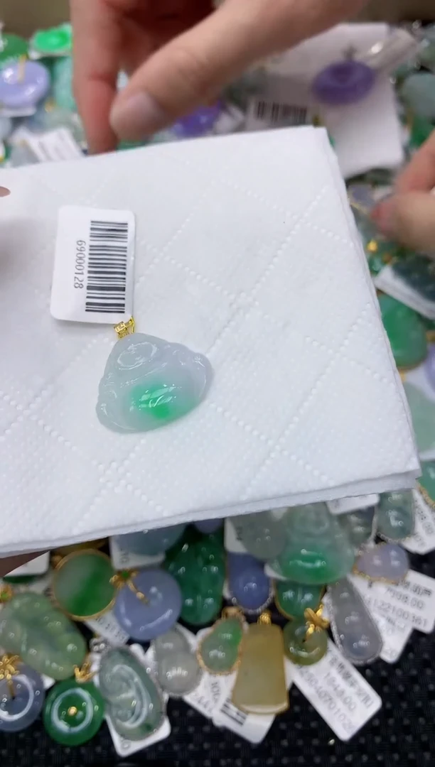 翡翠18K金镶嵌颈饰111111111