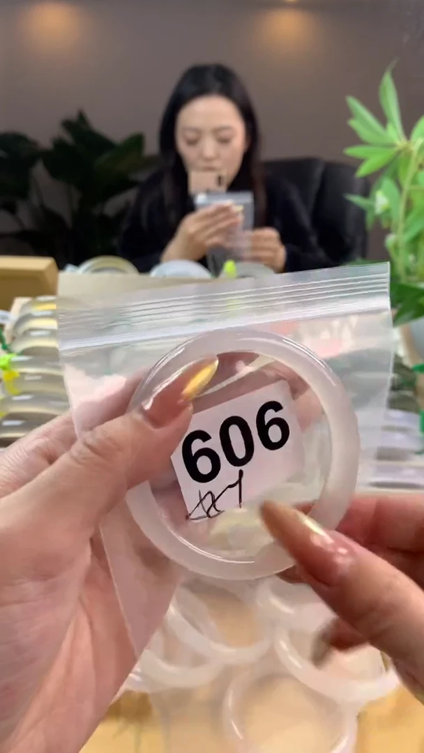 【闪购商品】玛瑙/玉髓手镯未镶嵌606