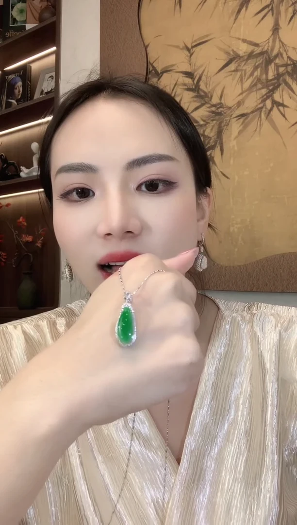 翡翠18K金镶嵌吊坠(不含链)D15