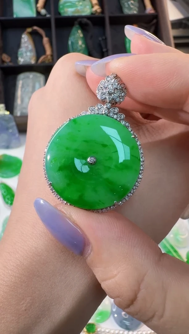 颈饰18K金镶嵌翡翠S****u缅甸A货翡翠