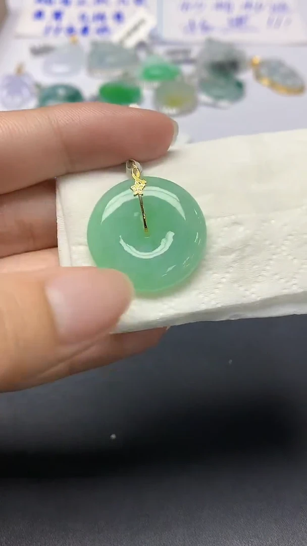 翡翠18K金镶嵌颈饰天然缅甸a货翡翠