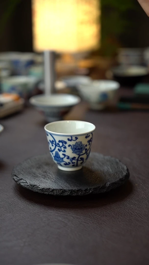 景德镇全手工手绘青花缠枝莲铃铛杯（大）