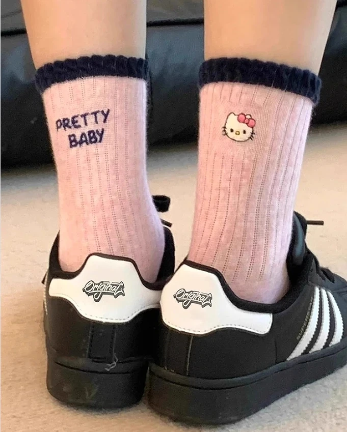 AB款HelloKitty中筒袜棉袜学院风秋季新品小清新显高显细棉袜子