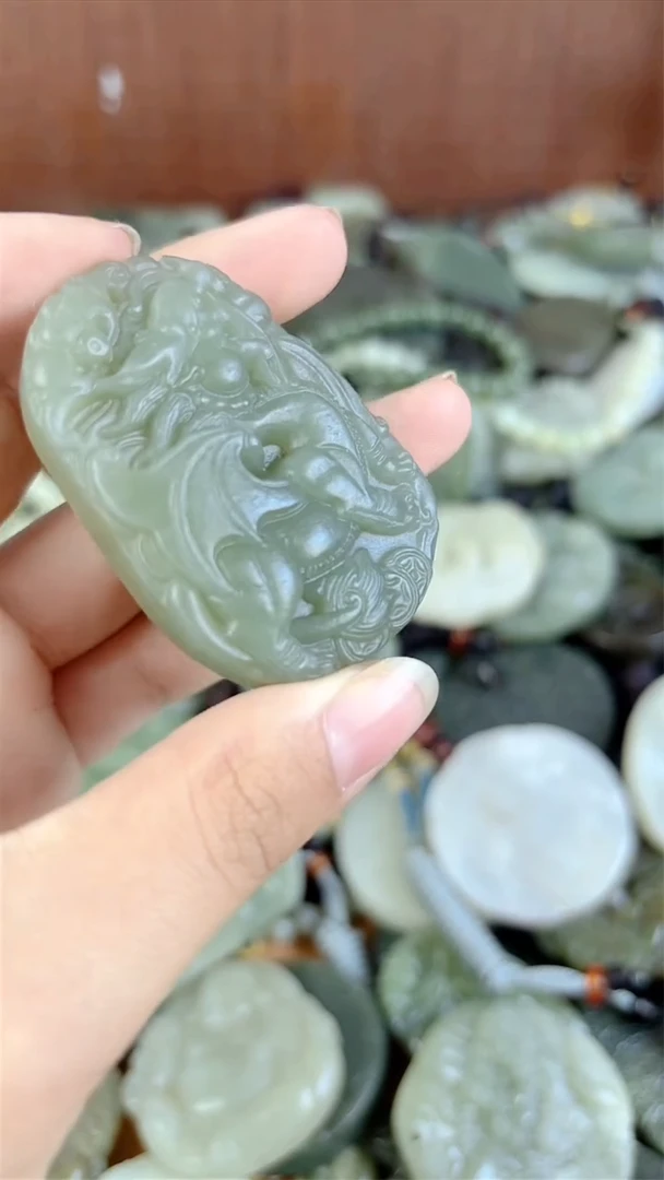 和田玉未镶嵌颈饰1