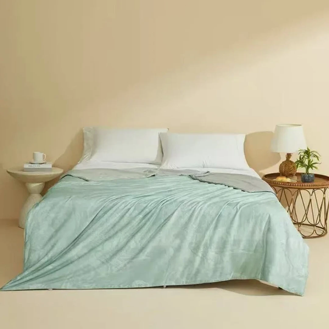 HH轻奢线下门店同款桑蚕丝夏凉被双人空调被礼盒款2*2.3