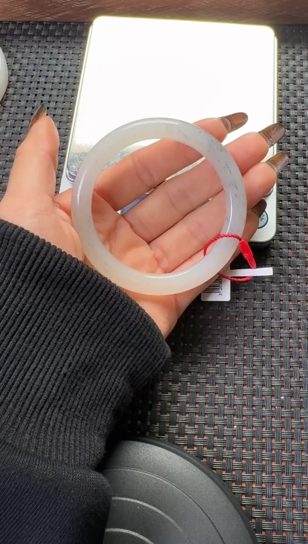 未镶嵌手镯和田玉且末和田玉手镯