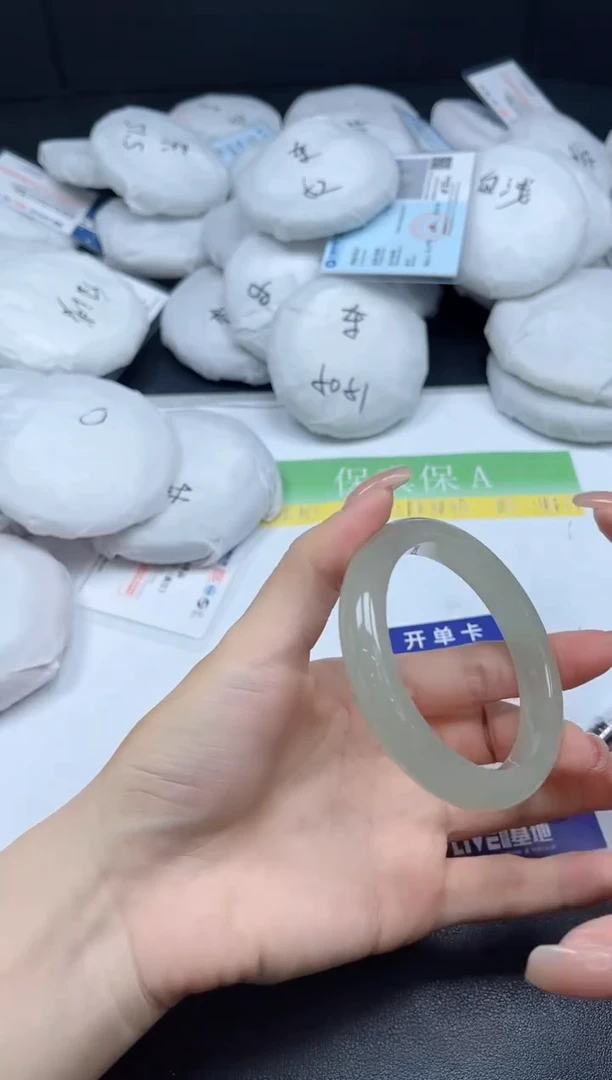 未镶嵌手镯石英质玉036-5455