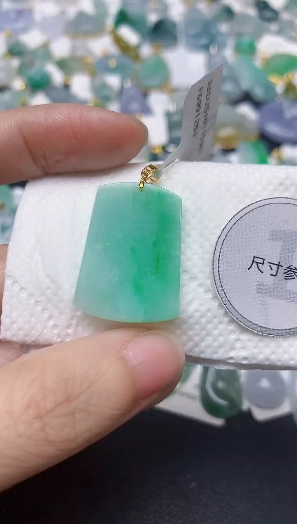 颈饰18K金镶嵌翡翠天然缅甸A货翡翠