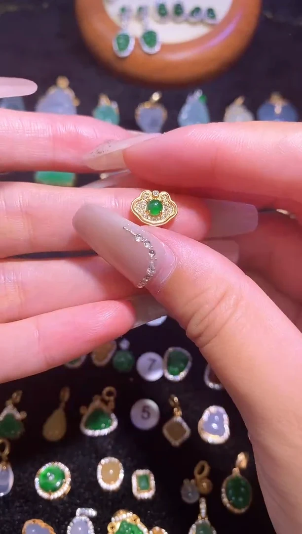 颈饰银S925镶嵌翡翠天然a货