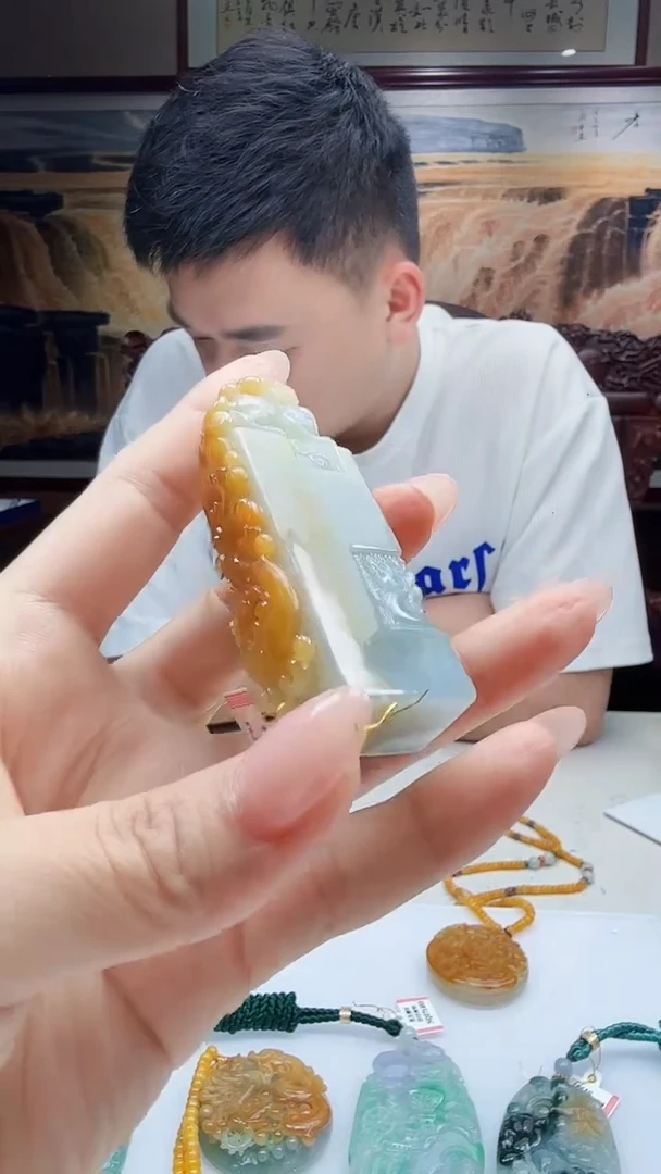 翡翠未镶嵌吊坠(不含链)197