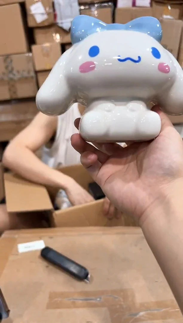 瓷片玉桂狗蹲坐笔筒