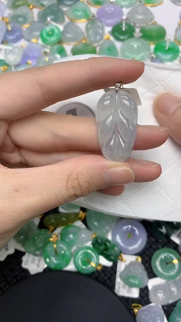 颈饰18K金镶嵌翡翠111111111