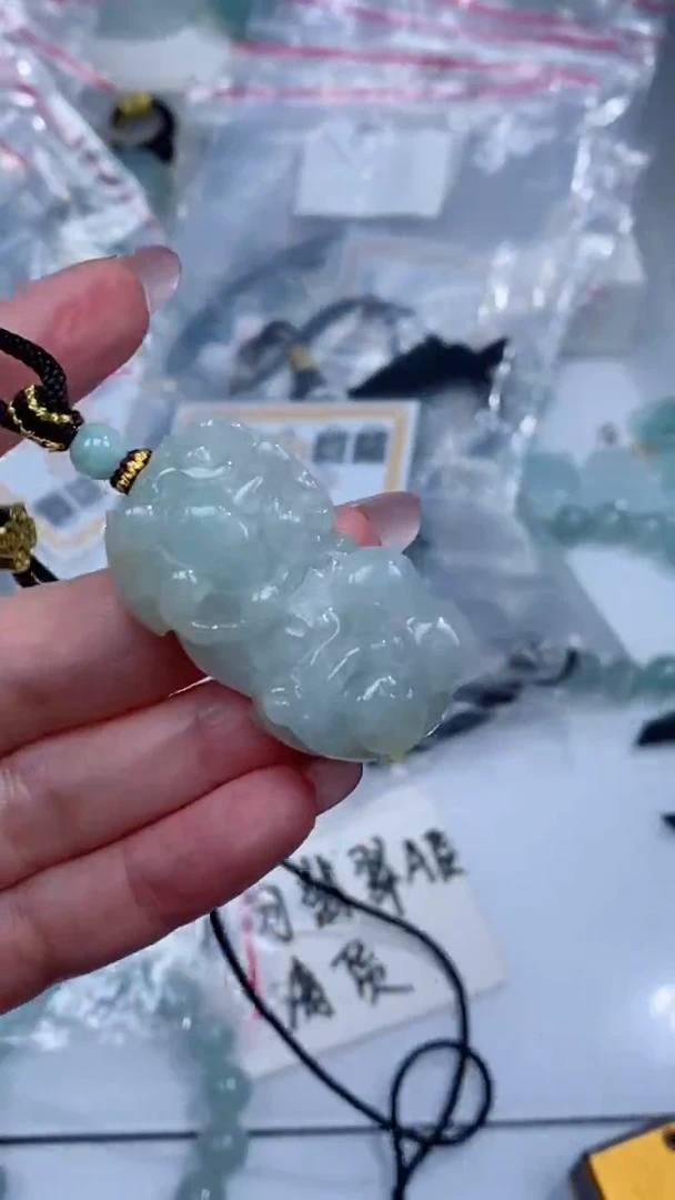 颈饰未镶嵌翡翠吊坠