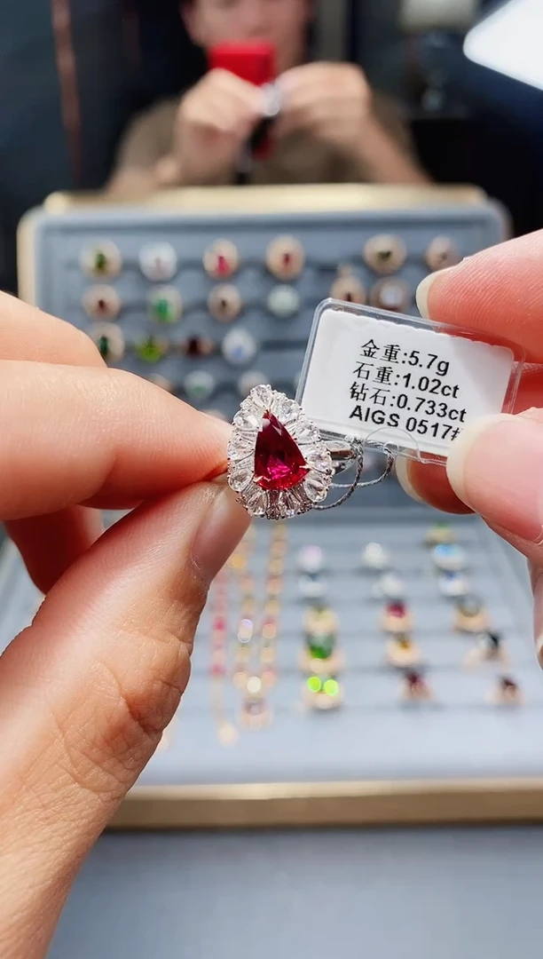 红宝石戒指18K金镶嵌1.02.