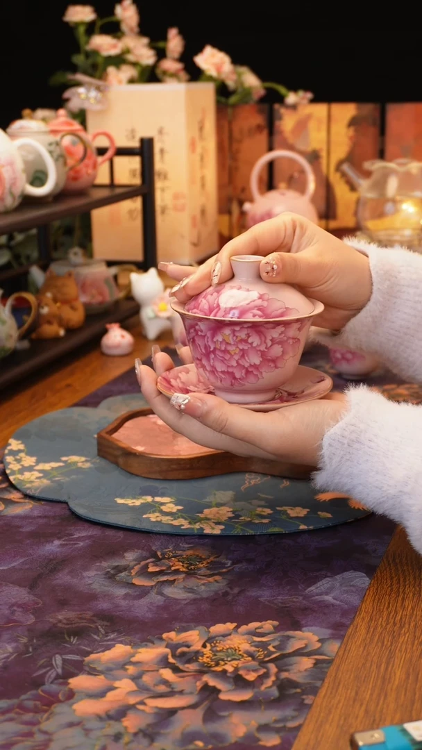 【闪购商品】粉汝牡丹盖碗·······