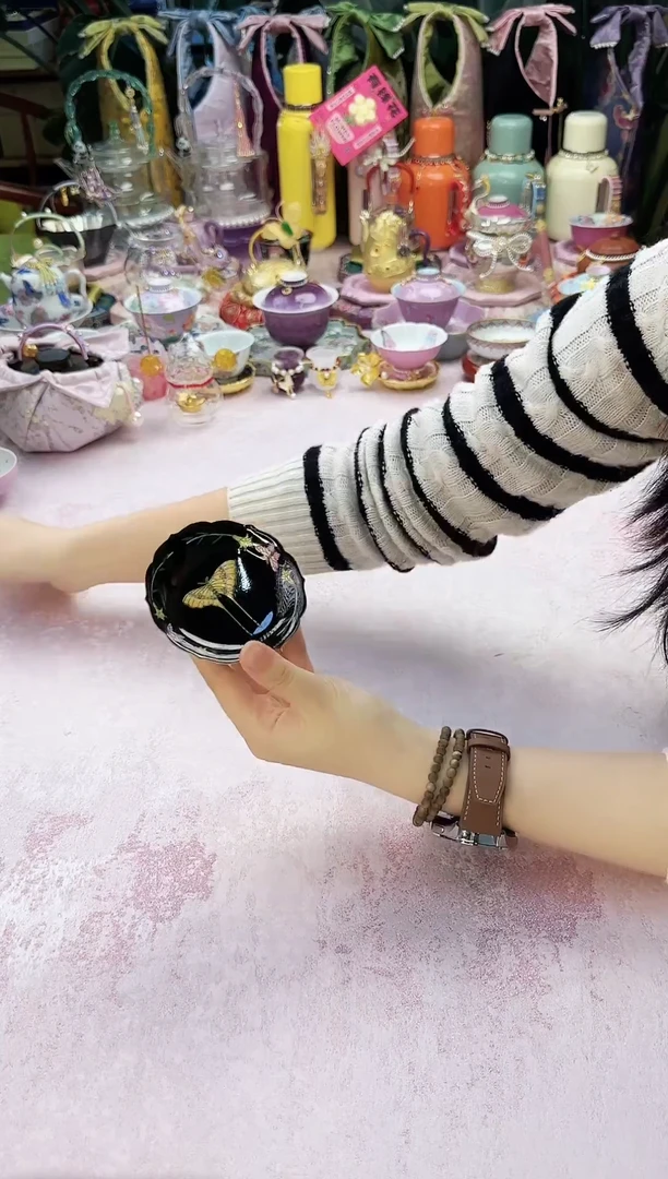135 雅同集黑底蝴蝶杯托