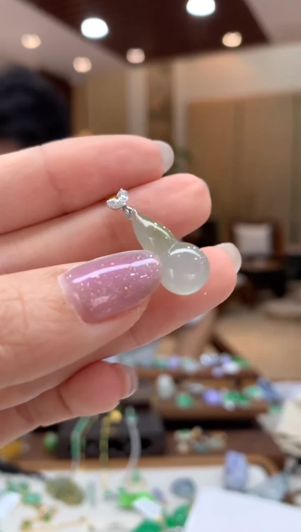 翡翠18K金镶嵌吊坠(不含链)葫芦