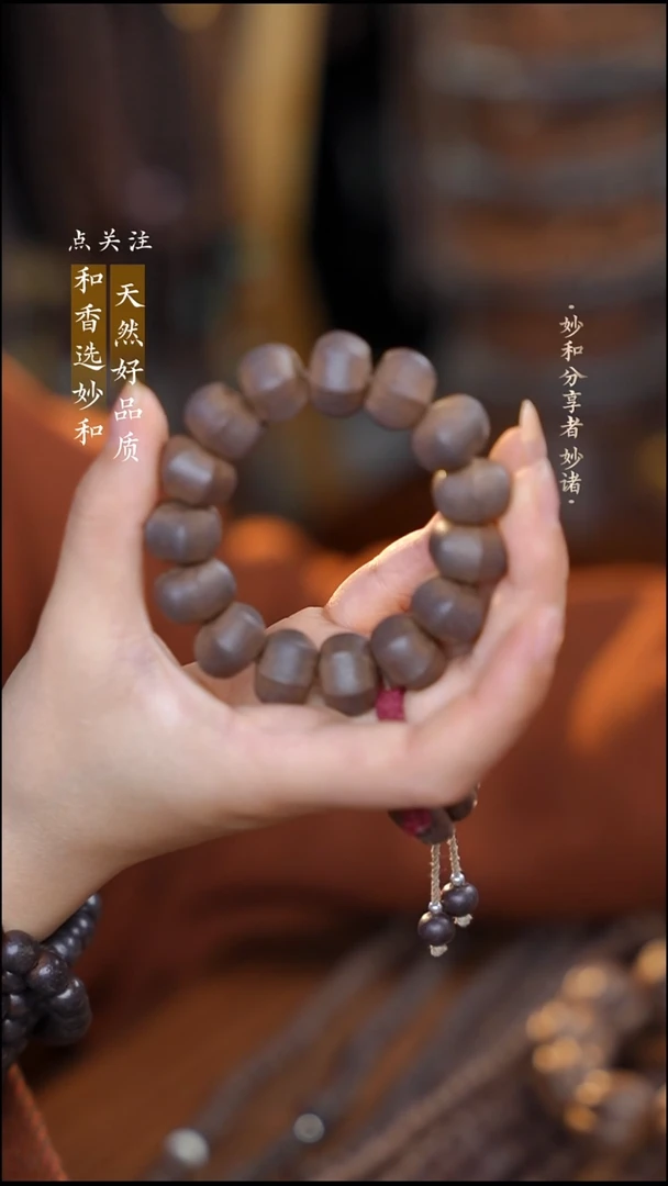 泥塑新生命之光1.6左右六棱珠单圈手串款式