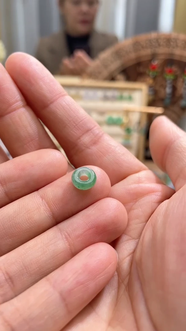 【闪购商品】翡翠颈饰未镶嵌甜甜圈
