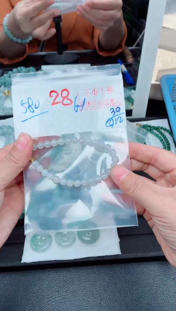 未镶嵌定制翡翠毛货需精细抛光，拍一发一