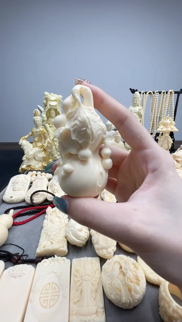 象牙果雕刻三叶葫芦