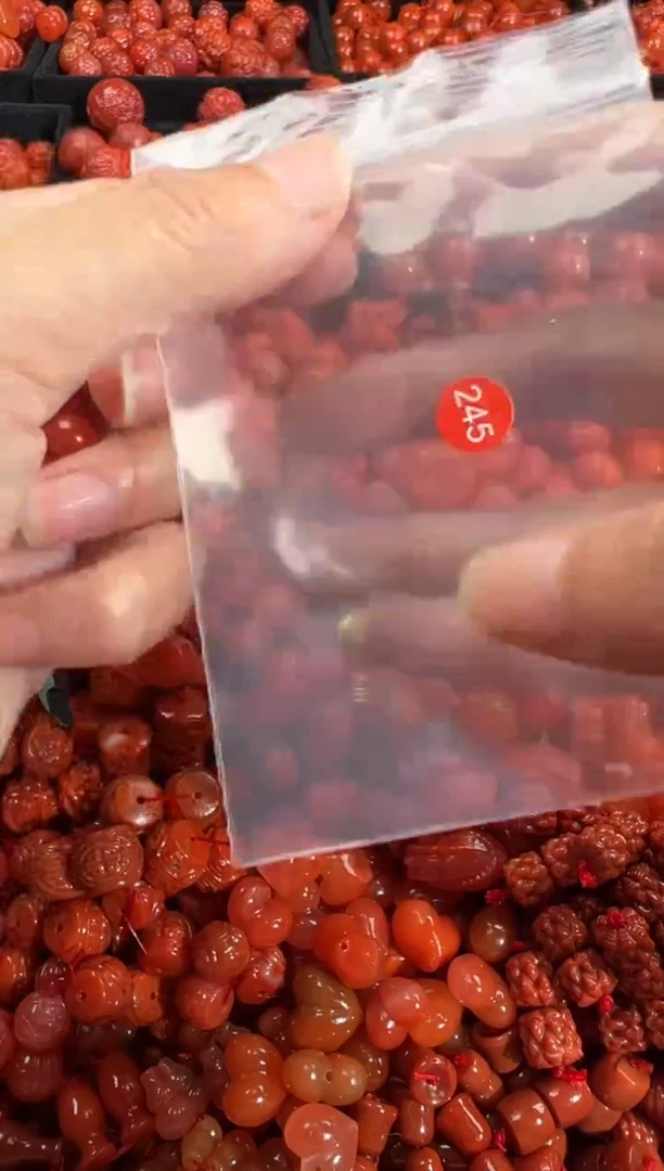 南红玛瑙未镶嵌颈饰1