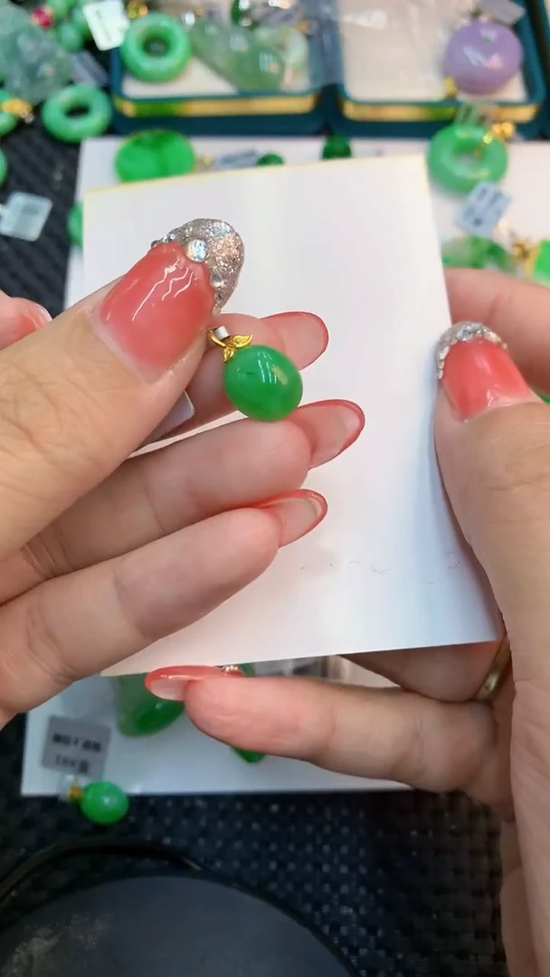 颈饰18K金镶嵌翡翠1