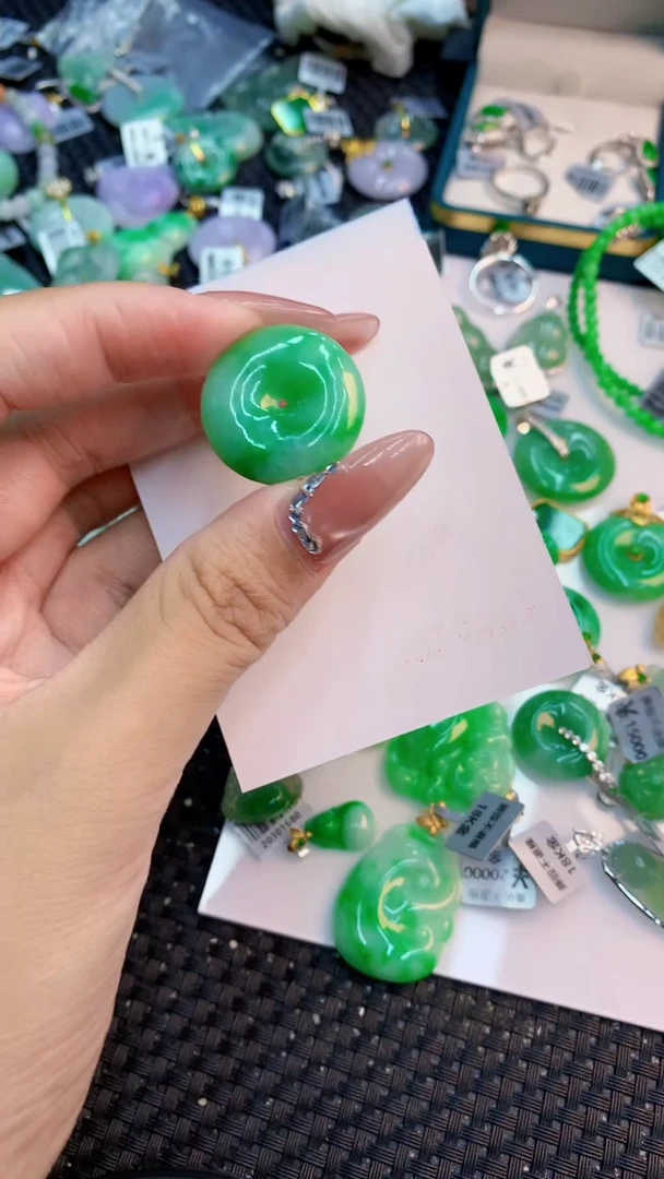 翡翠未镶嵌吊坠(不含链)s*1