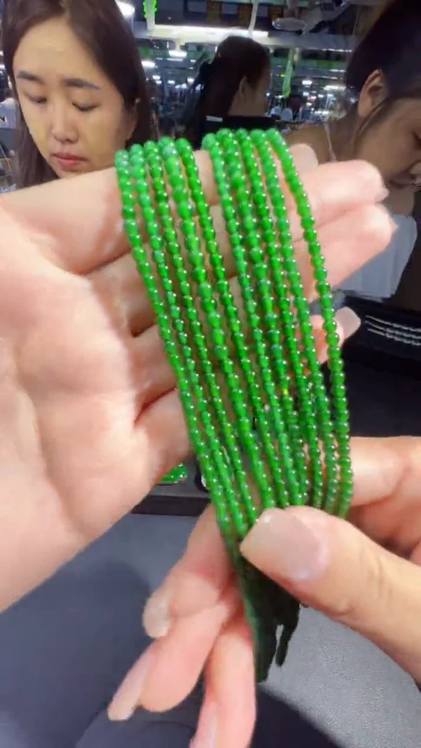 定制翡翠未镶嵌翡翠A货有轻微色差属于正常现象，珠链多样性发货1
